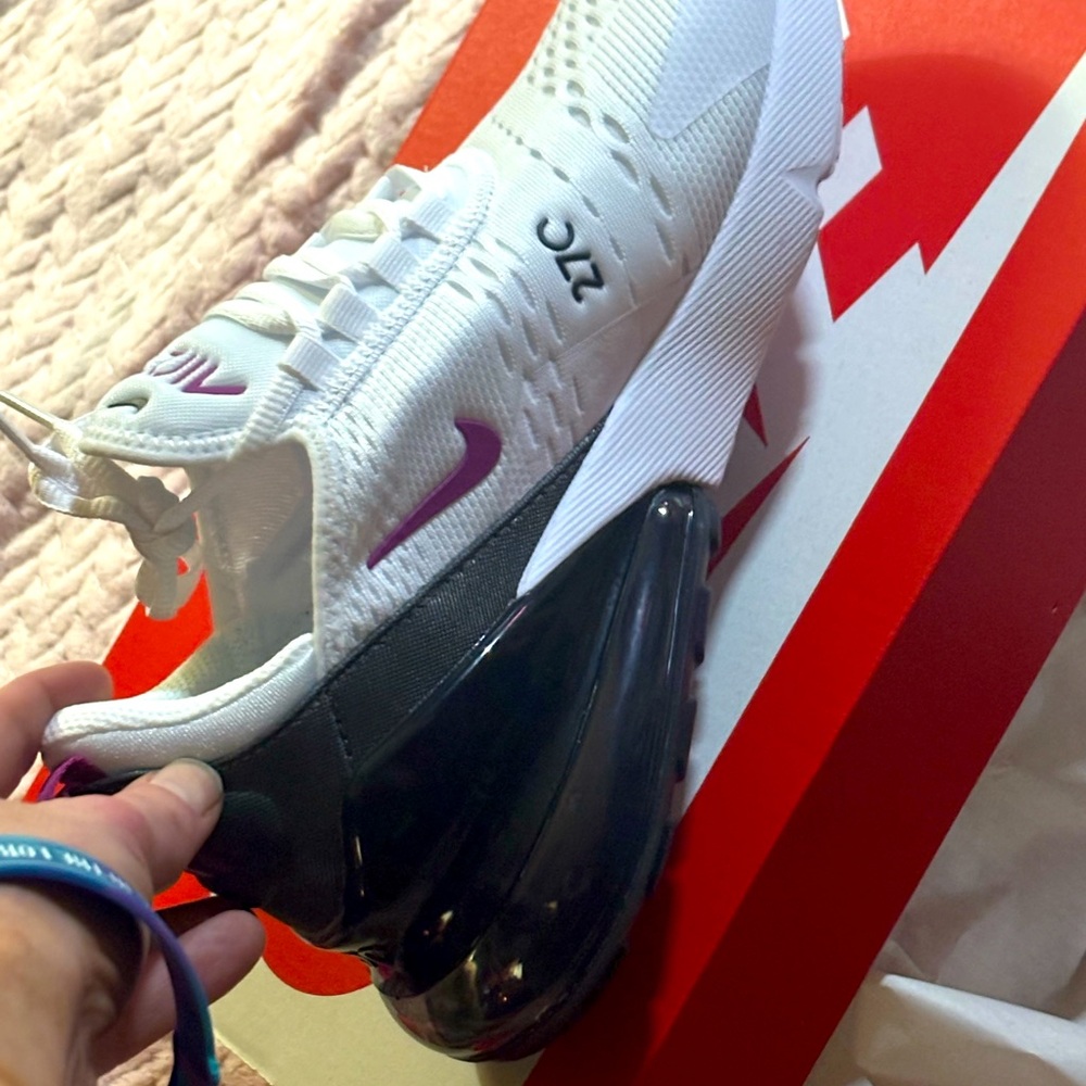Nike air max 270 5.5 or 7.5 women’s